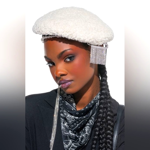 AKIRA Accessories - NWT FRENCH GIRL CHIC TEDDY BERET WITH RHINESTONE PIN